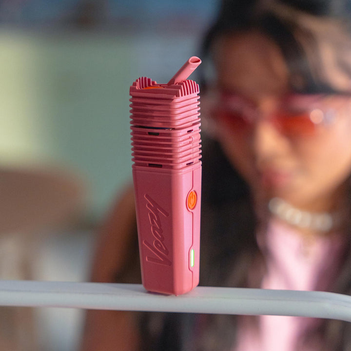 Veazy vaporizer storz and bickel charming pink person in background
