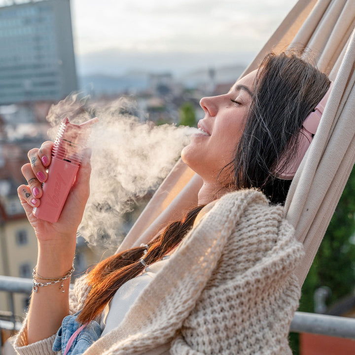 Veazy vaporizer storz and bickel charming pink being smoked